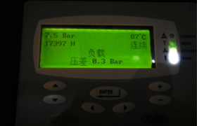 油氣分離器使用過程中因壓差過高被擊穿，造成跑油，油分配料不匹配造成壓差過高